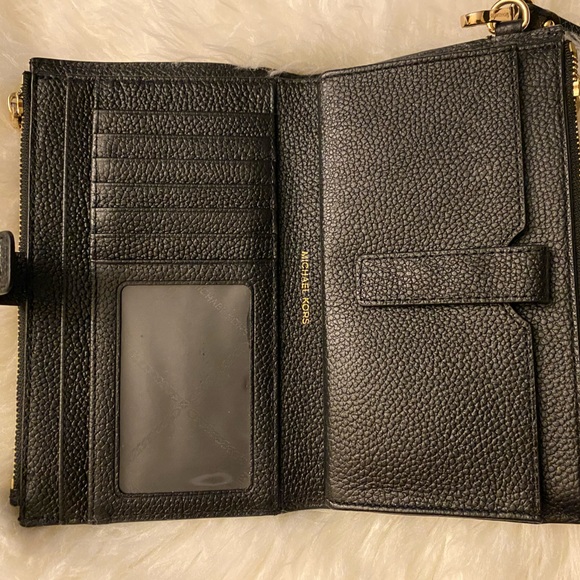Michael Kors Adele Leather Smartphone Wallet in Black - Picture 10 of 14